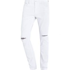Cristiano Ronaldo CR7 Jeansy Slim Fit alps white. Białe jeansy męskie marki Cristiano Ronaldo CR7, z elastanu. W wyprzedaży za 246,35 zł.