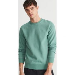 Gładka bluza - Zielony. Zielone bluzy męskie Reserved, s, bez wzorów, bez kołnierzyka, bez rękawów, bez kaptura. Za 79,99 zł.