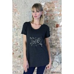T-shirt 'Dots outside the box' by ŚMIEJKOWSKA. Szare t-shirty męskie Pakamera. Za 139,00 zł.
