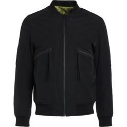 Filippa K Kurtka Bomber black. Czarne kurtki męskie marki Filippa K, m, bez wzorów, z poliesteru. W wyprzedaży za 623,60 zł.
