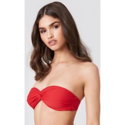 Stroje dwuczęściowe damskie: NA-KD Swimwear Góra bikini bandeau z detalem – Red