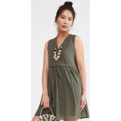 Gładka sukienka mini - Khaki. Brązowe sukienki damskie Reserved, bez wzorów, bez kołnierzyka, bez rękawów, mini. Za 139,99 zł.