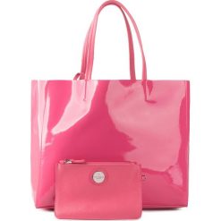 Torebka COCCINELLE - EO1 Delta Naplack E1 EO1 11 01 01 Glossy Pink/G.P P14. Różowe torebki klasyczne damskie Coccinelle, bez wzorów, ze skóry, klasyczne, na ramię, lakierowane, bez dodatków. W wyprzedaży za 799,00 zł.
