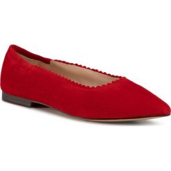 Półbuty CAPRICE - 9-22108-24 Red Suede 524. Czerwone półbuty damskie Caprice, na co dzień, bez wzorów, z zamszu, bez obcasa, na płaskiej podeszwie, bez zapięcia. W wyprzedaży za 199,00 zł.