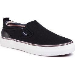 Tenisówki WRANGLER - Epic Slip On WM01022A Black 062. Czarne półbuty męskie Wrangler, bez wzorów, z gumy, klasyczne, bez zapięcia. Za 209,00 zł.