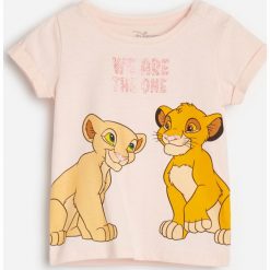 Bawełniany t-shirt Król Lew - Różowy. Różowe t-shirty damskie Reserved, l, bez wzorów, z bawełny, bez kołnierzyka. Za 29,99 zł.