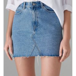 Jeansowa mini spódnica - Niebieski. Niebieskie spódniczki damskie Mohito, bez wzorów, z jeansu, mini. Za 79,99 zł.