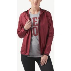 Reebok Kurtka Czerwony. Czerwone płaszcze damskie Reebok, xs, bez wzorów, z poliesteru, bez kaptura. Za 223,95 zł.