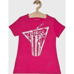 Guess Jeans - Top dziecięcy 118-175 cm. Różowe bluzki dziewczęce Guess Jeans, z nadrukiem, z elastanu, z okrągłym kołnierzem, z krótkim rękawem, krótkie, bez kaptura. W wyprzedaży za 69,90 zł.