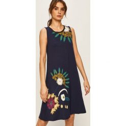 Desigual - Sukienka. Niebieskie sukienki damskie Desigual, na co dzień, s, z nadrukiem, z elastanu, casualowe, z okrągłym kołnierzem, bez rękawów, mini, proste. Za 299,90 zł.