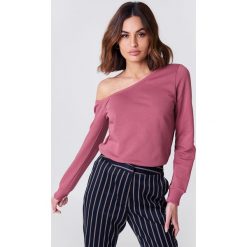 NA-KD Basic Sweter na jedno ramię - Pink. Różowe swetry klasyczne damskie marki NA-KD Basic, z bawełny. W wyprzedaży za 70,67 zł.