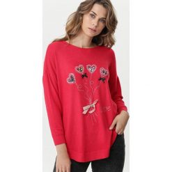 Czerwony Sweter Canley. Czerwone swetry dziewczęce Born2be, z nadrukiem, z okrągłym kołnierzem, z długim rękawem, długie, bez kaptura. Za 89,99 zł.