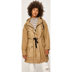 Pepe Jeans - Parka Rebeca. Zielone kurtki damskie s, z bawełny, długie. W wyprzedaży za 329,90 zł.