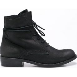 Tamaris - Botki. Czarne buty zimowe damskie marki Tamaris, z materiału, z okrągłym noskiem, na sznurówki. W wyprzedaży za 179,90 zł.