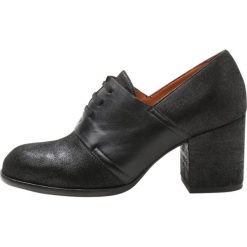 Czółenka: Chie Mihara HUILE Czółenka sznurowane black