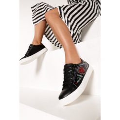 Czarne Buty Sportowe Go On. Czarne buty sportowe damskie Born2be, bez wzorów, sportowe. W wyprzedaży za 29,99 zł.
