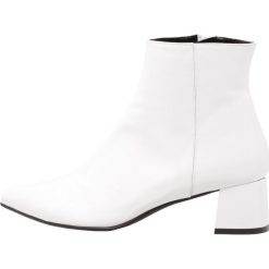 Botki damskie: Paco Gil ADELE CHEF Botki white ademuz