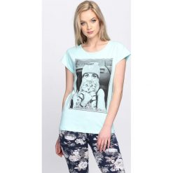 Bluzki damskie: Miętowy T-shirt Who Smells Love