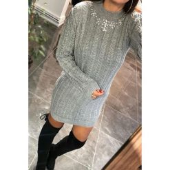 Tunika BEZILA GREY. Szare tuniki damskie Tunika BEZILA GREY, uniwersalny, bez wzorów, bez kołnierzyka, bez rękawów. W wyprzedaży za 69,00 zł.