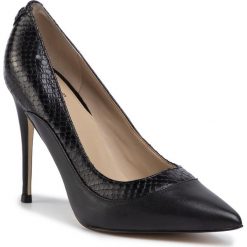 Szpilki GUESS - Omara FL5OMA LEP08 BLACK. Czarne półbuty damskie Guess, z aplikacjami, ze skóry ekologicznej, eleganckie, bez obcasa, na obcasie, bez zapięcia. W wyprzedaży za 469,00 zł.