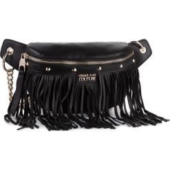 Saszetka nerka VERSACE JEANS COUTURE - E1VUBBL3 Grana Frange 899. Czerwone nerki damskie Versace Jeans Couture, bez wzorów, z jeansu, młodzieżowe, bez dodatków. Za 729,00 zł.
