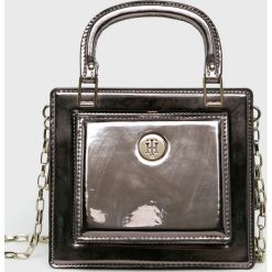 Tommy Hilfiger - Torebka. Szare listonoszki damskie TOMMY HILFIGER, w paski, ze skóry ekologicznej, na ramię, małe, bez dodatków. Za 599,90 zł.