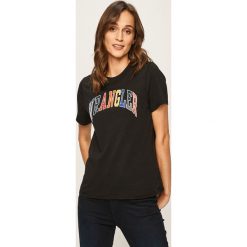 Wrangler - T-shirt. Czarne bluzki damskie Wrangler, s, z nadrukiem, z bawełny, z okrągłym kołnierzem. W wyprzedaży za 69,90 zł.