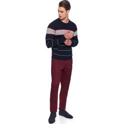 Sweter strukturalny. Niebieskie swetry męskie Top Secret, na zimę, m, w paski, z jeansu, eleganckie, z klasycznym kołnierzykiem, bez kaptura. W wyprzedaży za 59,99 zł.