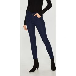 Answear - Jeansy Femifesto. Niebieskie rurki damskie ANSWEAR, z elastanu. Za 119,90 zł.