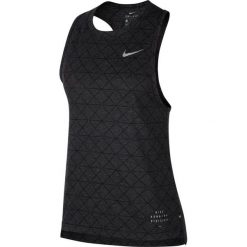 Koszulka Nike Tailwind Run Division Tank W Szaro-Czarna. Szare bluzki sportowe damskie Nike, bez wzorów, ze skóry, bez kołnierzyka, bez rękawów, bez kaptura, do biegania, dri-fit (nike). Za 79,99 zł.