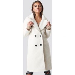 Luisa Lion x NA-KD Dwurzędowy płaszcz - White,Offwhite. Białe płaszcze damskie pastelowe Luisa Lion x NA-KD. Za 404,95 zł.