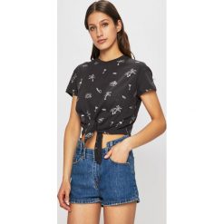Review - Top. Szare bluzki damskie Review, s, z aplikacjami, z bawełny, z okrągłym kołnierzem, z krótkim rękawem. W wyprzedaży za 49,90 zł.