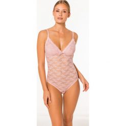 Dorina - Body Michelle. Różowe body damskie Dorina, s, z haftami, z elastanu. W wyprzedaży za 49,90 zł.