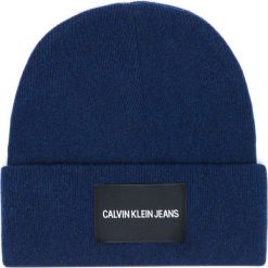 Calvin Klein Czapka Niebieski. Niebieskie czapki męskie Calvin Klein, bez wzorów, z wiskozy. Za 187,95 zł.