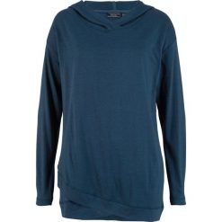 Shirt z kapturem w optyce 2 w 1 bonprix ciemnoniebieski. Niebieskie koszulki damskie marki bonprix, bez wzorów, z kapturem, bez rękawów. Za 37,99 zł.