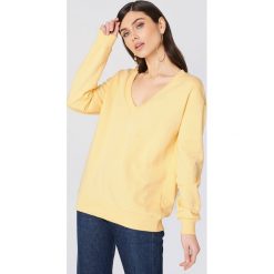 NA-KD Basic Bluza basic z dekoltem V - Yellow. Żółte bluzy rozpinane damskie NA-KD Basic. Za 100,95 zł.
