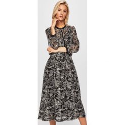 Scotch & Soda - Sukienka. Czarne sukienki damskie Scotch & Soda, na co dzień, s, bez wzorów, z poliesteru, casualowe, z okrągłym kołnierzem, z długim rękawem, długie, midi, rozkloszowane. Za 639,90 zł.