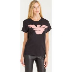 T-SHIRT EMPORIO ARMANI. Czarne t-shirty damskie z nadrukiem, z bawełny, z okrągłym kołnierzem. Za 239,40 zł.