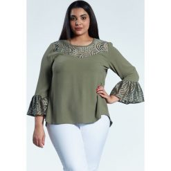 Bluzka z kokardką oraz koronką OLIWKOWA duże rozmiary OVERSIZE PLUS SIZE WIOSNA. Zielone bluzki damskie Moda Size Plus Iwanek, na co dzień, na wiosnę, s, w koronkowe wzory, z elastanu, eleganckie, z klasycznym kołnierzykiem, plus size, bez rękawów. Za 109,90 zł.