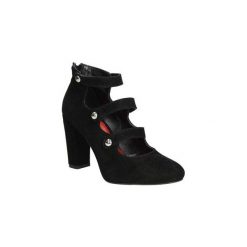 Czółenka welurowe na słupku Karino 2092/003-P. Czarne buty ślubne damskie Karino, z weluru, na słupku. Za 187,99 zł.