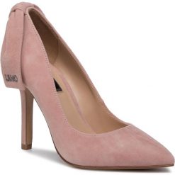 Szpilki LIU JO - Bea 11 S69029 P0021 Blush S1913. Różowe półbuty damskie Liu Jo, bez wzorów, ze skóry, bez obcasa, na obcasie, bez zapięcia. W wyprzedaży za 519,00 zł.