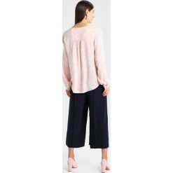 Bluzki asymetryczne: Kaffe MAGNY BLOUSE Bluzka peach whip/chalk