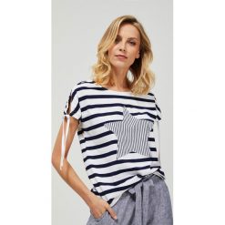 Bawełniany t-shirt w paski. Niebieskie bluzki damskie Moodo, xxl, w paski, z bawełny, klasyczne, z okrągłym kołnierzem, z krótkim rękawem. Za 34,99 zł.