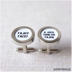 Spinki dla Fajnego Faceta z Fajną Żoną 2. Spinki do mankietów męskie Pakamera. Za 89,00 zł.