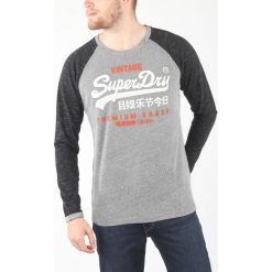 SuperDry Koszulka Szary. Szare podkoszulki męskie Superdry, m, z haftami, z bawełny, bez kołnierzyka, z długim rękawem, długie. Za 175,95 zł.