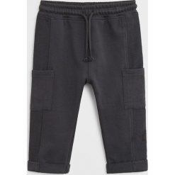 Mango Kids - Spodnie dziecięce James 80-104 cm. Czarne spodnie chłopięce Mango Kids, bez wzorów, z bawełny. Za 59,90 zł.