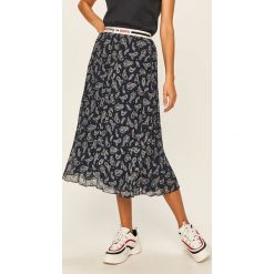 Tommy Jeans - Spódnica. Niebieskie spódniczki damskie Tommy Jeans, na co dzień, s, bez wzorów, z elastanu, casualowe, z podwyższonym stanem, maxi, rozkloszowane. Za 389,90 zł.