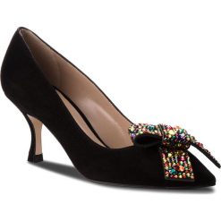 Półbuty STUART WEITZMAN - Milky Way Pointe YL53494 Black Suede. Czarne półbuty damskie marki Stuart Weitzman, z aplikacjami, ze skóry, bez obcasa, na obcasie, bez zapięcia. W wyprzedaży za 1439,00 zł.