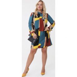 Niebieska Sukienka Capella. Niebieskie sukienki damskie Born2be, bez wzorów, ze stójką, bez rękawów, mini. Za 79,99 zł.