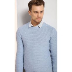 SWETER DŁUGI RĘKAW MĘSKI. Niebieskie golfy męskie marki Top Secret, na lato, xl, bez wzorów, z bawełny, klasyczne, z okrągłym kołnierzem, bez kaptura. W wyprzedaży za 39,99 zł.
